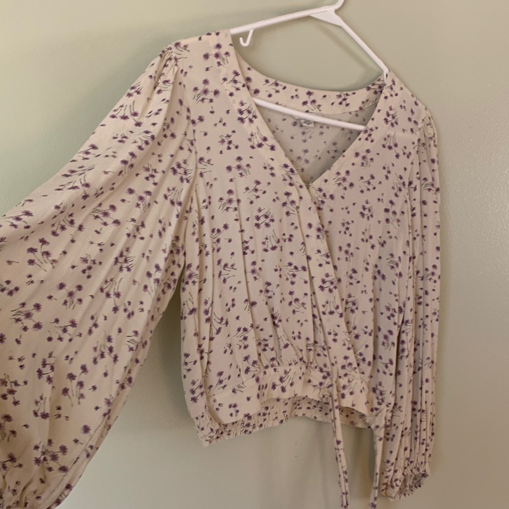 White puffy sleeved floral shirt purple flowers, tie waist